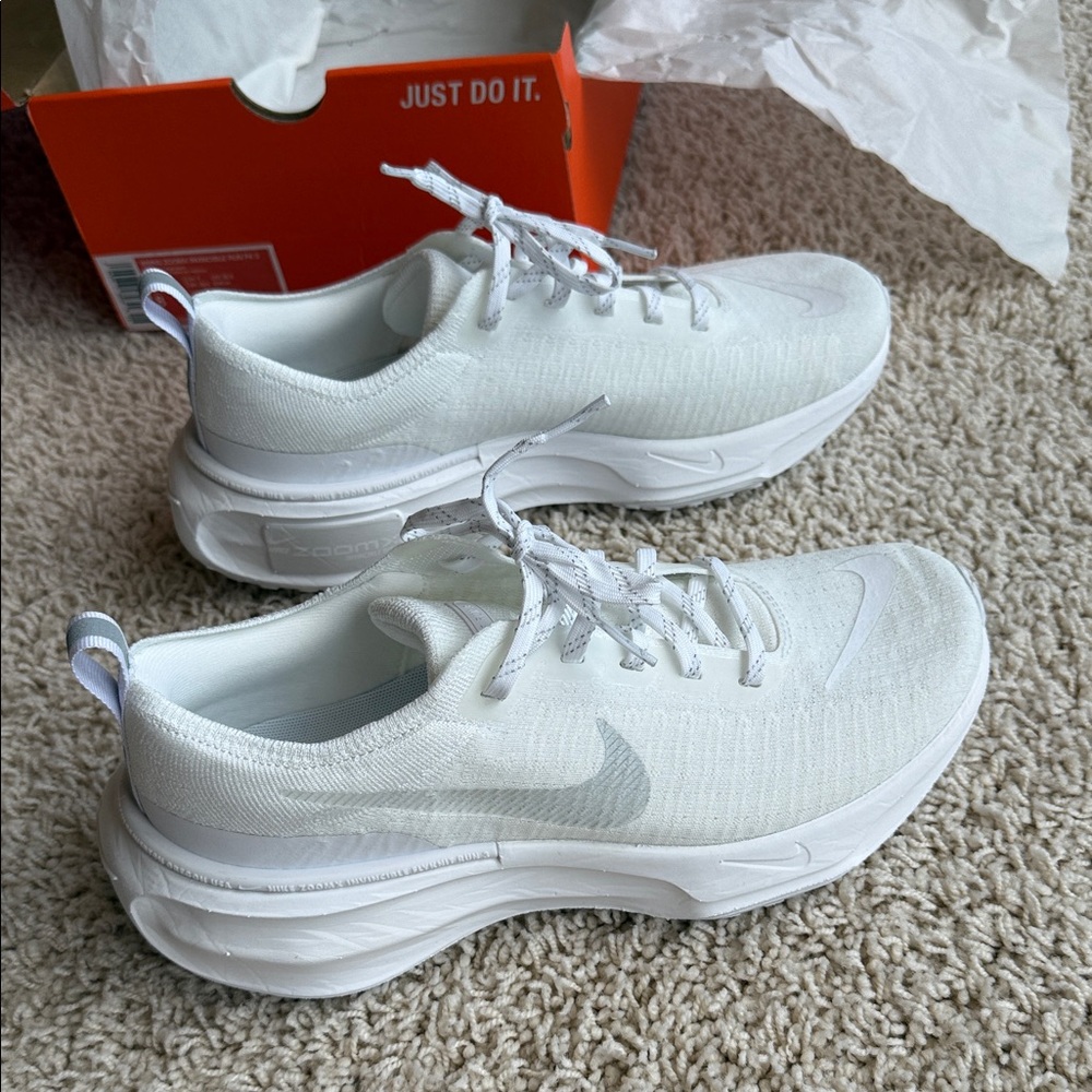 New with box Nike Women’s ZoomX Invincible 3 'White Photon Dust'